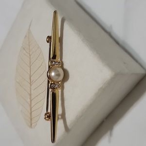 Gold Tone Brooch